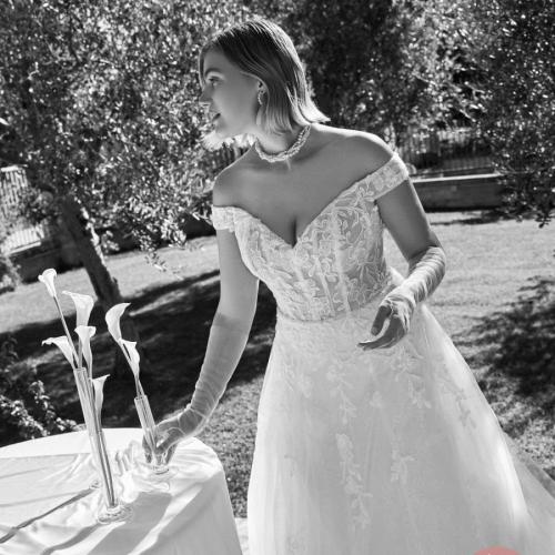 Robe de mariée Jolie ronde grande taille plus size col bateau tulle dentelle - Marie Et Vous