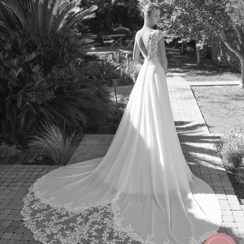 Robe de mariée style Bohème boho champètre luxembourg traîne dentelles manches boutons - Marie Et Vous